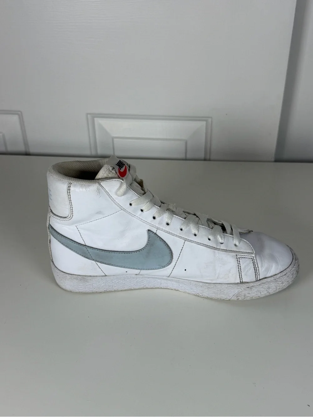 Nike Blazer Mid 77 White With Light Blue Swoosh Youth Size 7 EU 40